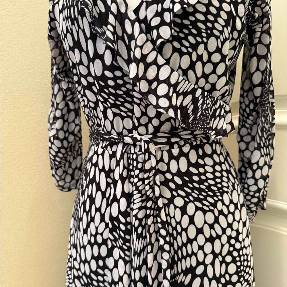 NWOT Robert Lewis Elegant Black and White Patterned mesh fabric maxi Dress
